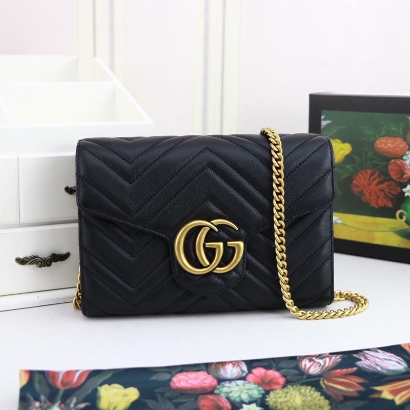 G*u*i wallets & purse